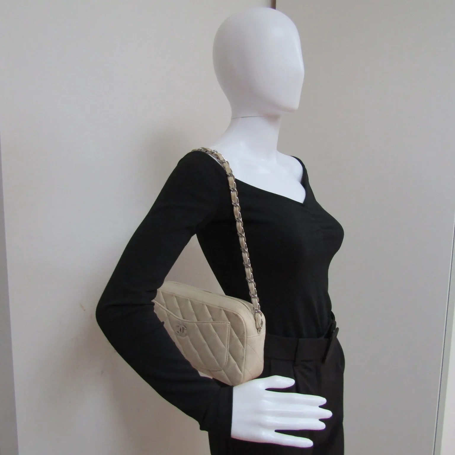 CHANEL Camera Shoulder Bag in Beige Leather