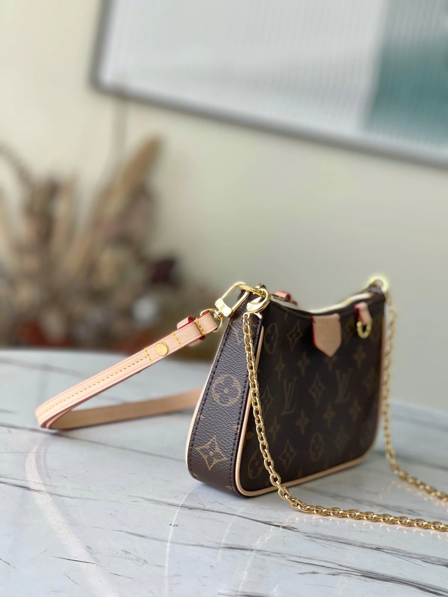LV EASY POUCH ON STRAP M80349