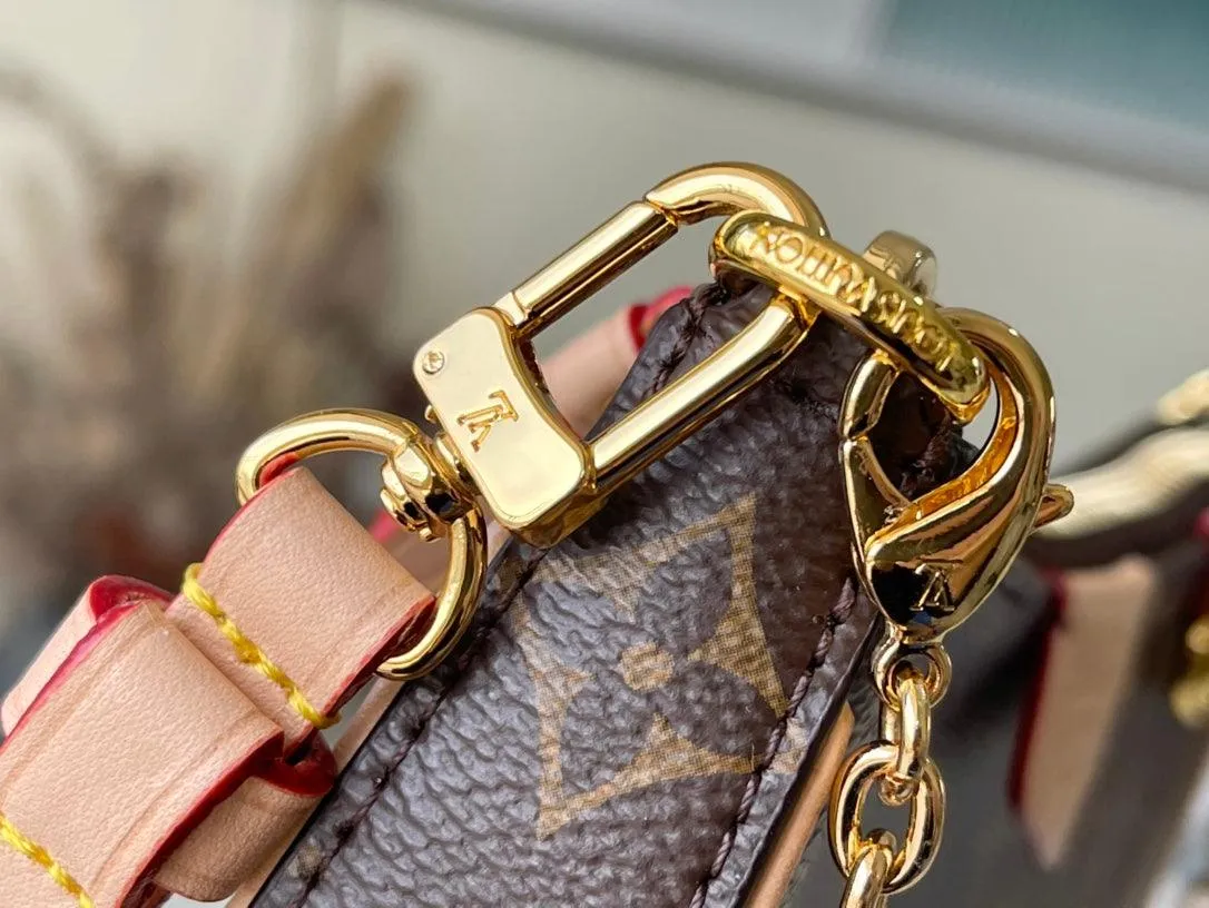 LV EASY POUCH ON STRAP M80349