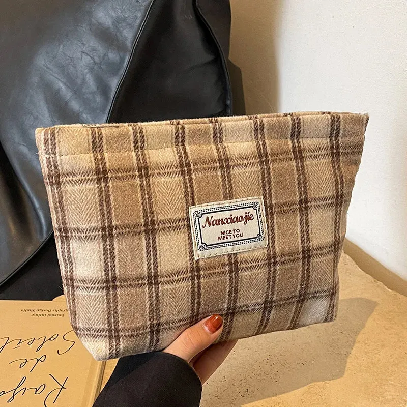 UAKISS  -  Retro European Checkerboard Makeup Bag for Women Elegant Chic Creative Design Makeup Pouch Large Capacity Travel Cosmetic Bags