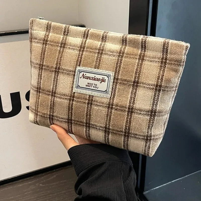 UAKISS  -  Retro European Checkerboard Makeup Bag for Women Elegant Chic Creative Design Makeup Pouch Large Capacity Travel Cosmetic Bags
