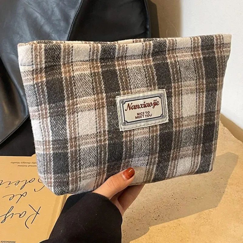 UAKISS  -  Retro European Checkerboard Makeup Bag for Women Elegant Chic Creative Design Makeup Pouch Large Capacity Travel Cosmetic Bags
