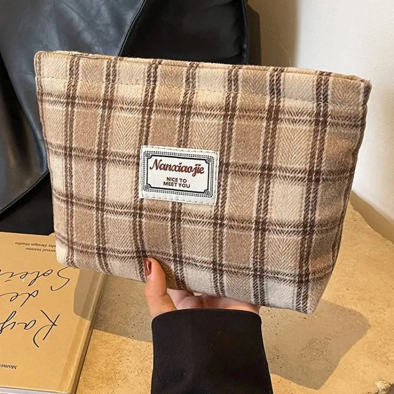 UAKISS  -  Retro European Checkerboard Makeup Bag for Women Elegant Chic Creative Design Makeup Pouch Large Capacity Travel Cosmetic Bags