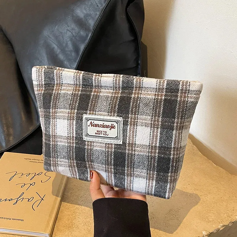 UAKISS  -  Retro European Checkerboard Makeup Bag for Women Elegant Chic Creative Design Makeup Pouch Large Capacity Travel Cosmetic Bags