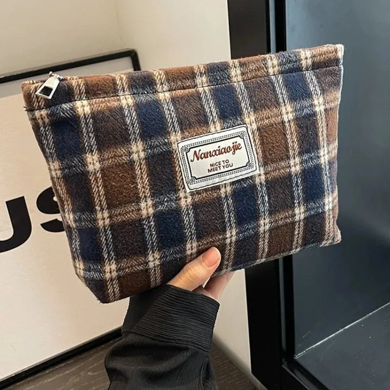 UAKISS  -  Retro European Checkerboard Makeup Bag for Women Elegant Chic Creative Design Makeup Pouch Large Capacity Travel Cosmetic Bags