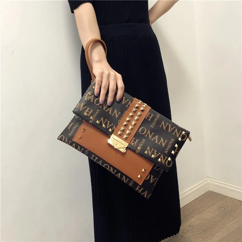 Vintage Rivet women Clutches PU Leather female Crossbody bags Luxury design Letters ladies Envelope Clutch purse men IPad Bags